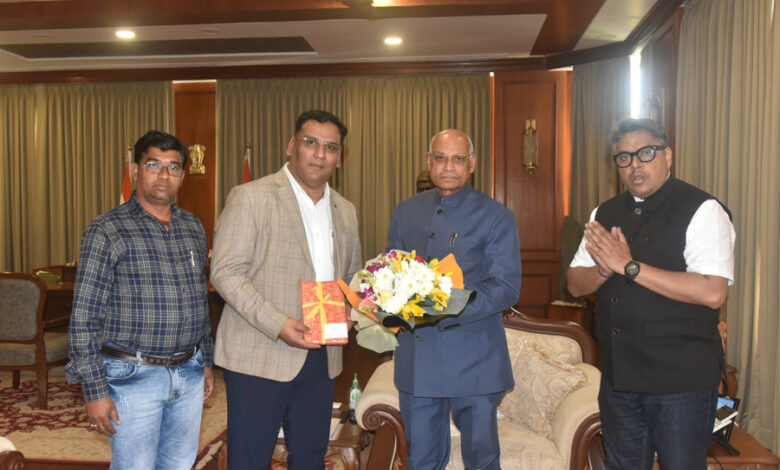 Family meeting of Atal ji's grandson and son-in-law with the Governor of Maharashtra