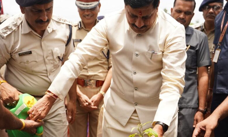 “MP Police’s campaign is making a splash on social media: Plant trees in the name of mother, save the environment”